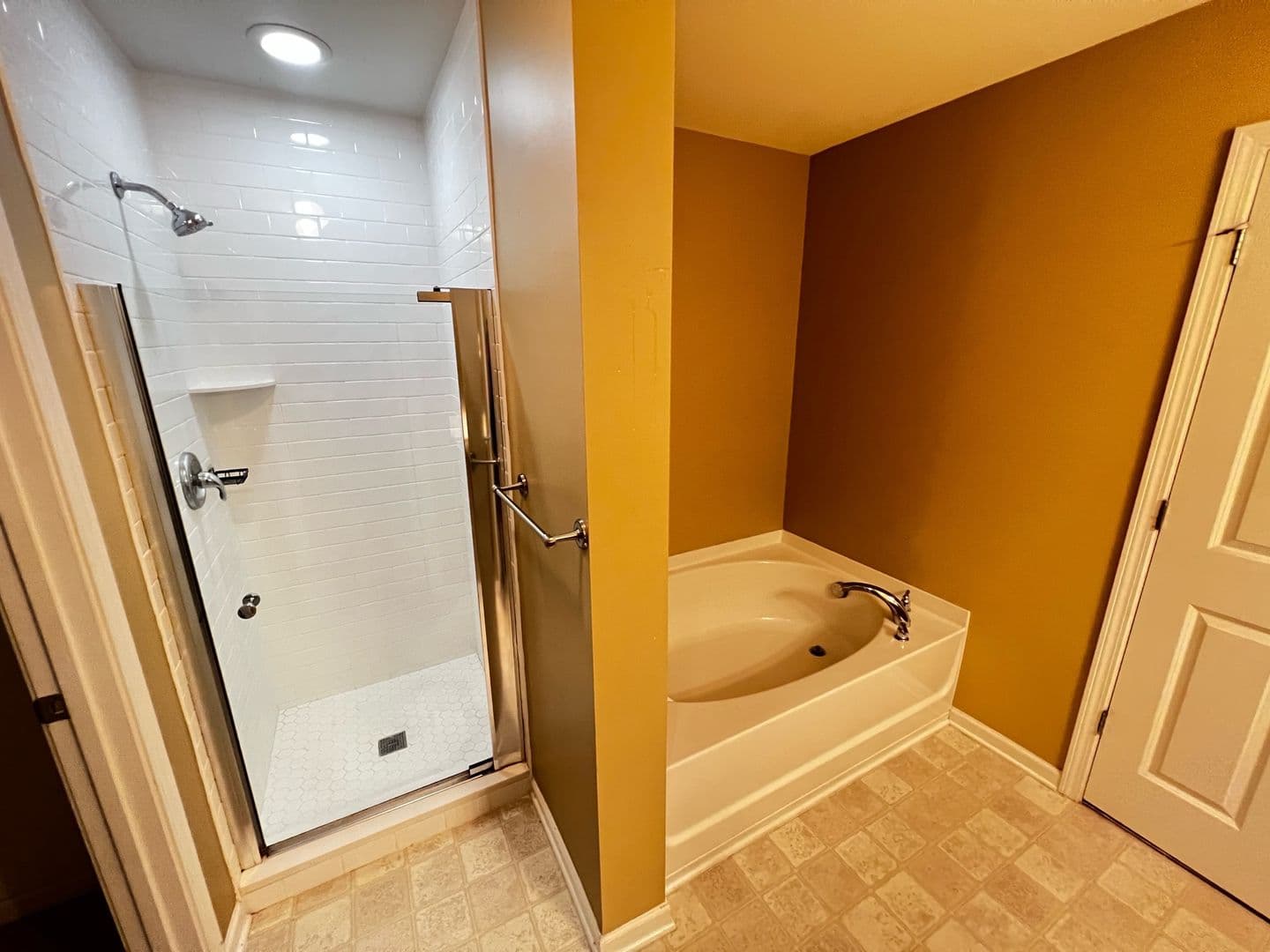 Summerville Townhome: 226 S Lamplighter Ln