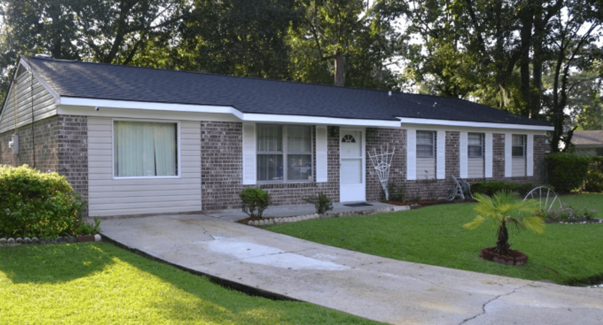Charleston House: 1992 Beechnut St