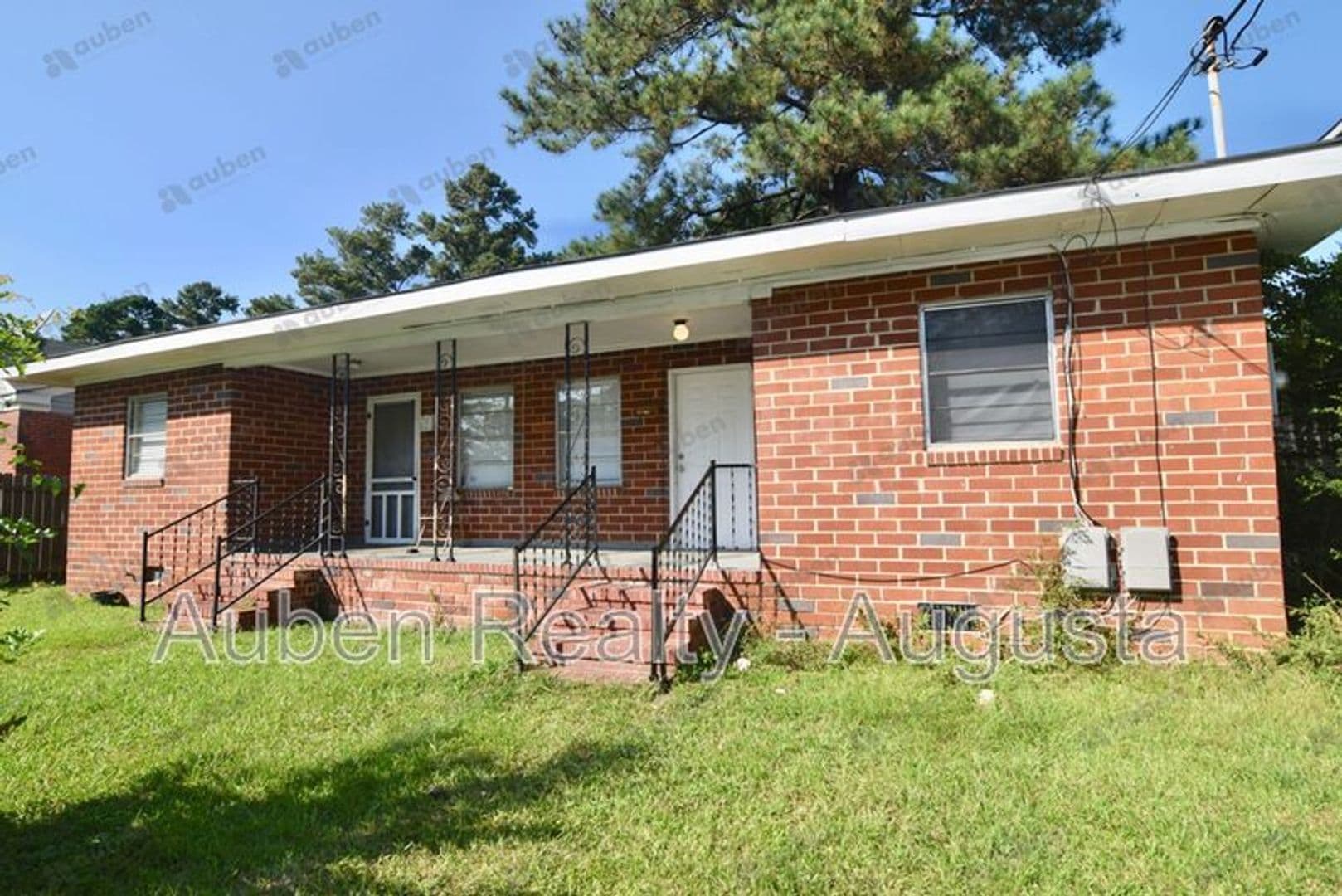 Augusta House: 2165 1/2 Telfair Street
