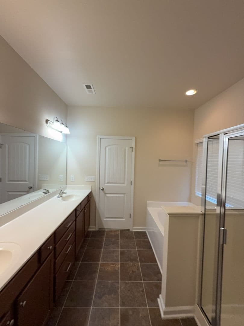 Lexington House: 204 Ashmore Ln