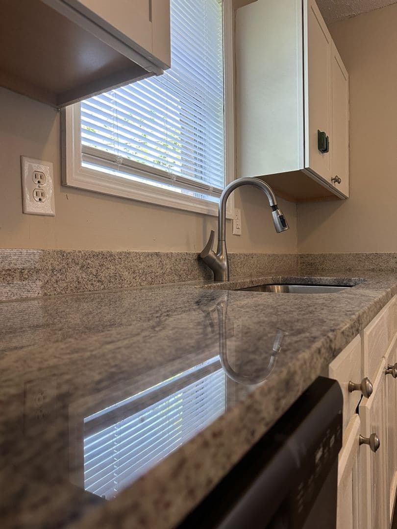 Augusta House: 3202 Gerald Dr E