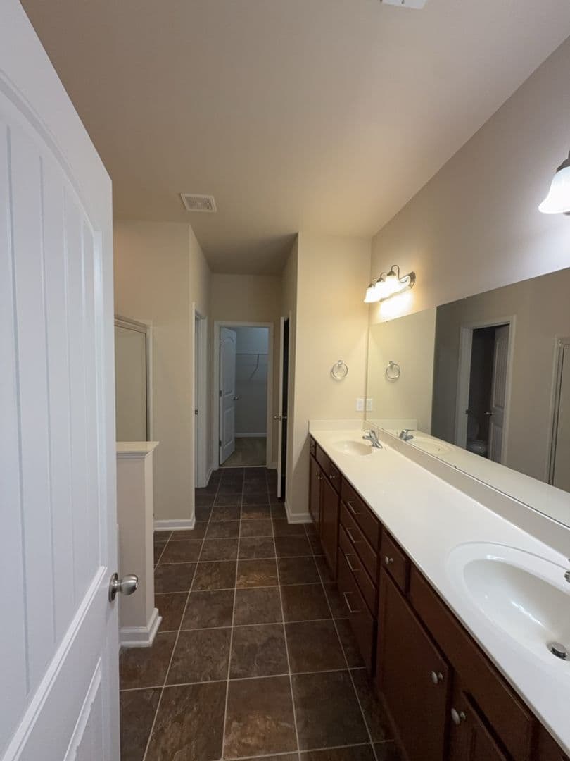 Lexington House: 204 Ashmore Ln