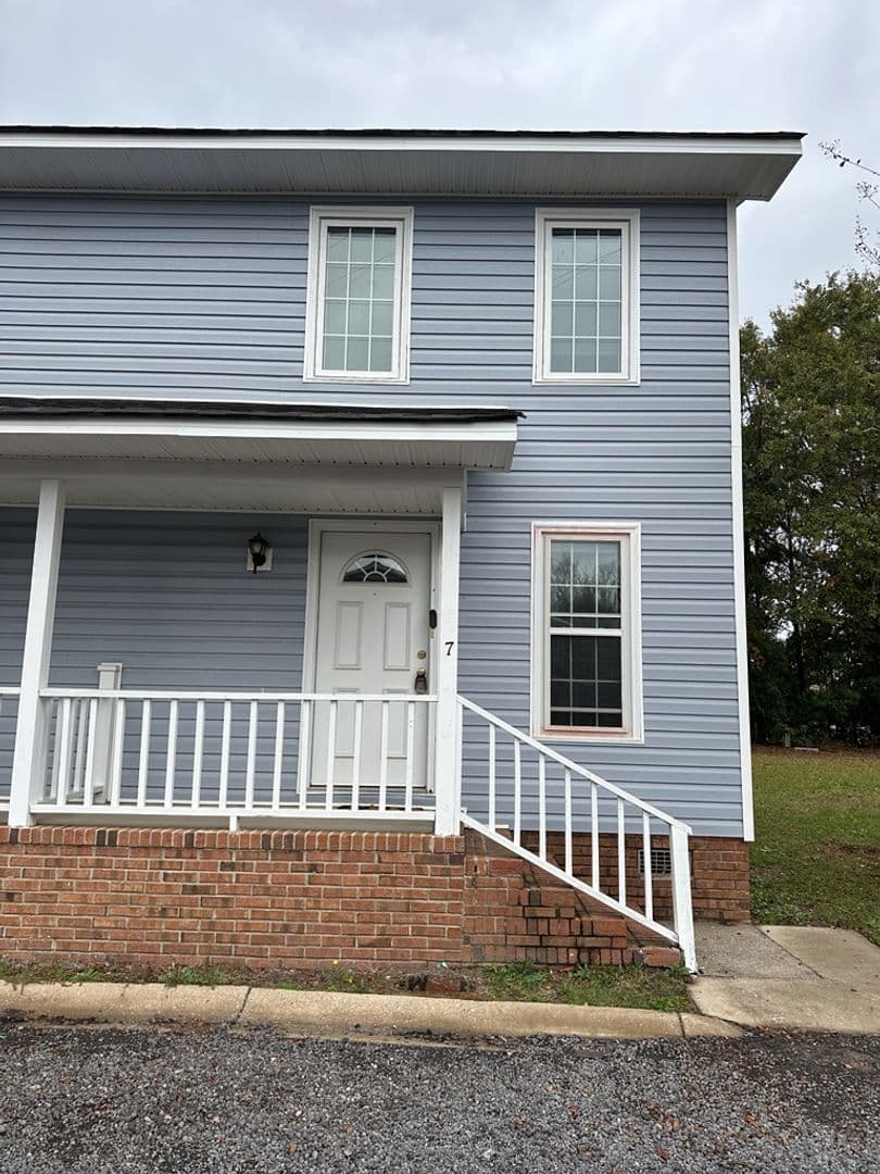 Cayce Townhome: Londonderry Sq