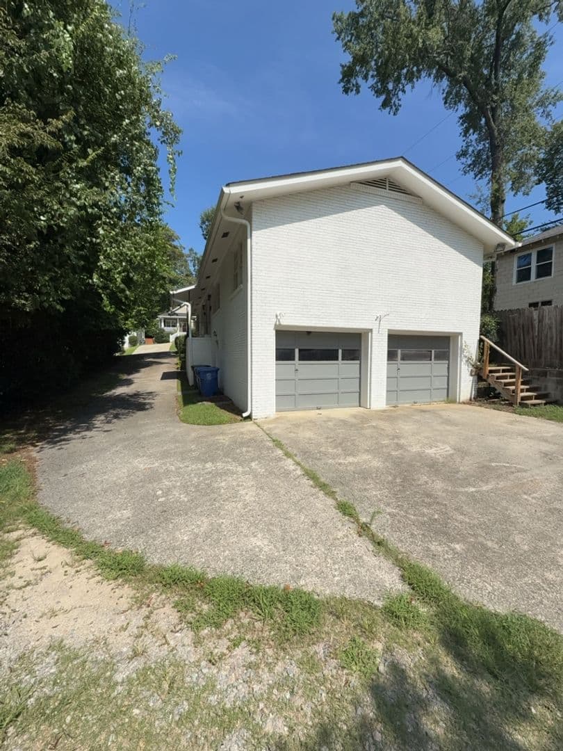 Columbia House: 1032 Lancaster St