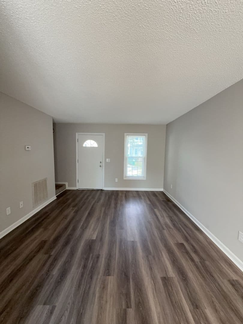 Cayce Townhome: Londonderry Sq