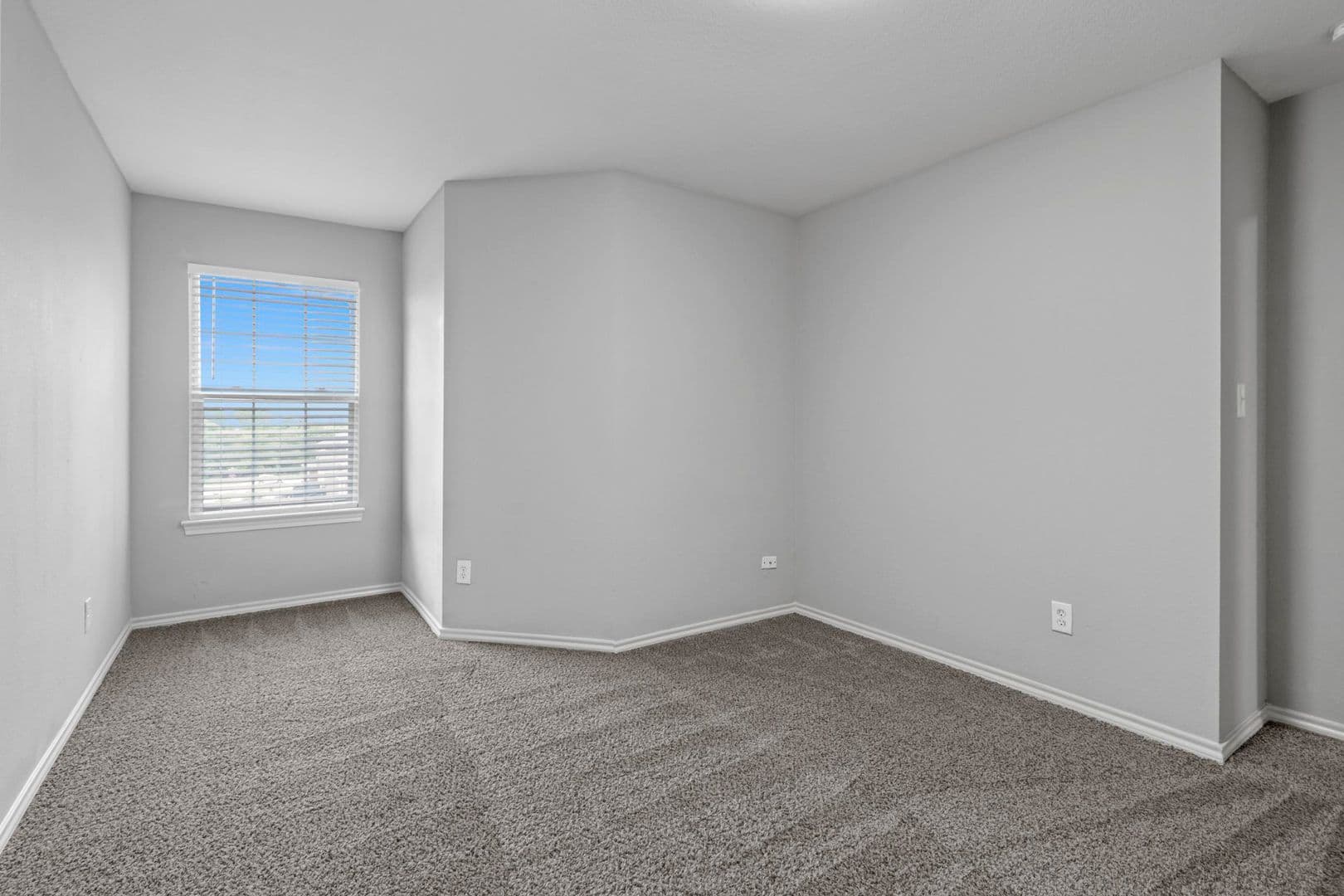Princeton Apartment: 929-931 Parkplace Ridge