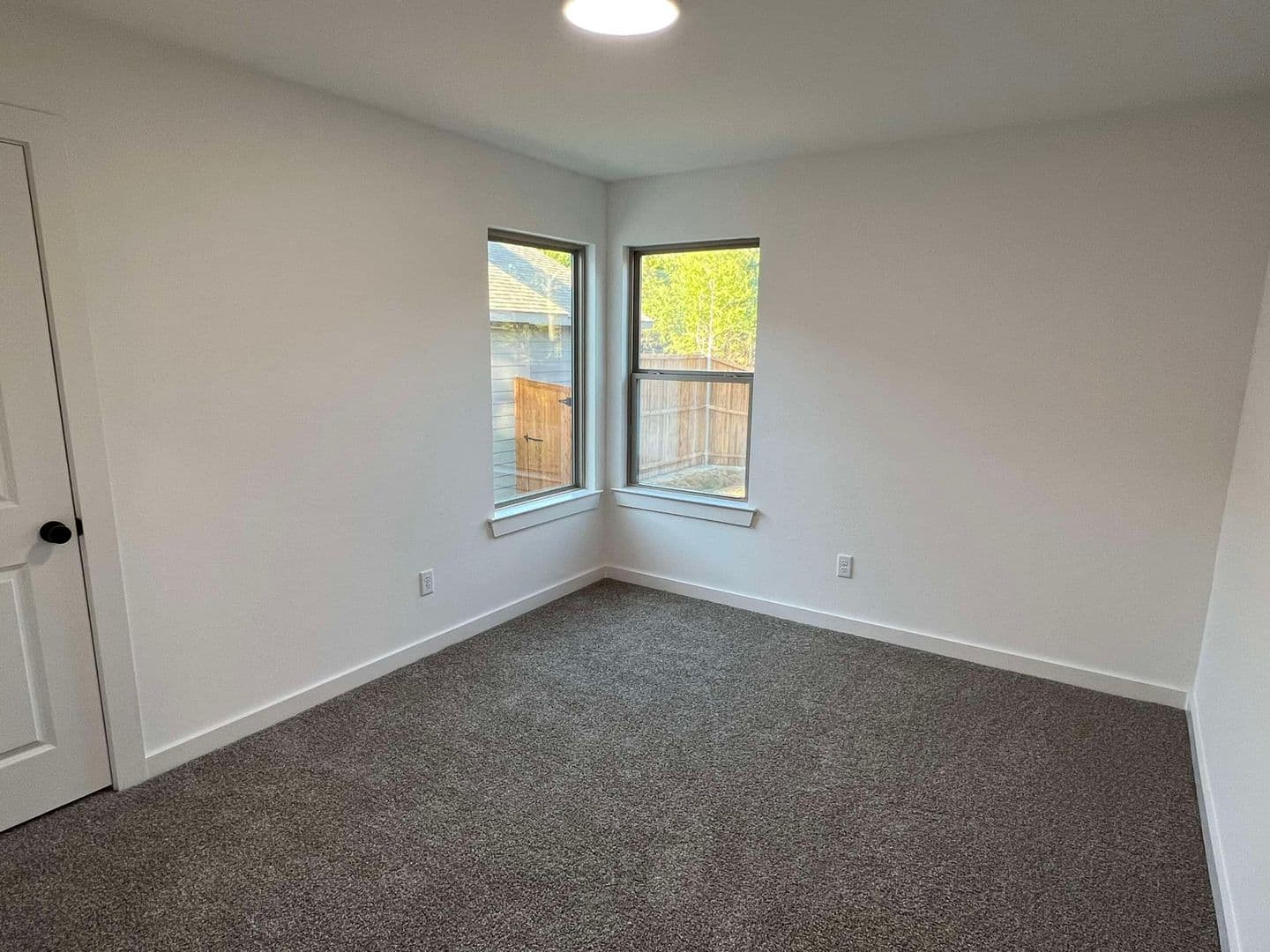 Denison Apartment: 2522-2524 South Fannin Avenue