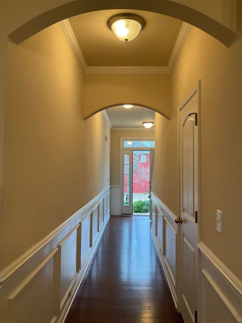 Lexington House: 204 Ashmore Ln