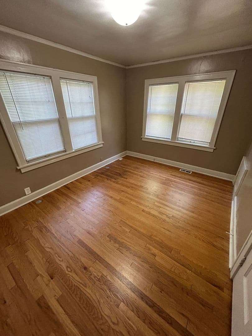 Kansas City Apartment: 5446 Charlotte St.