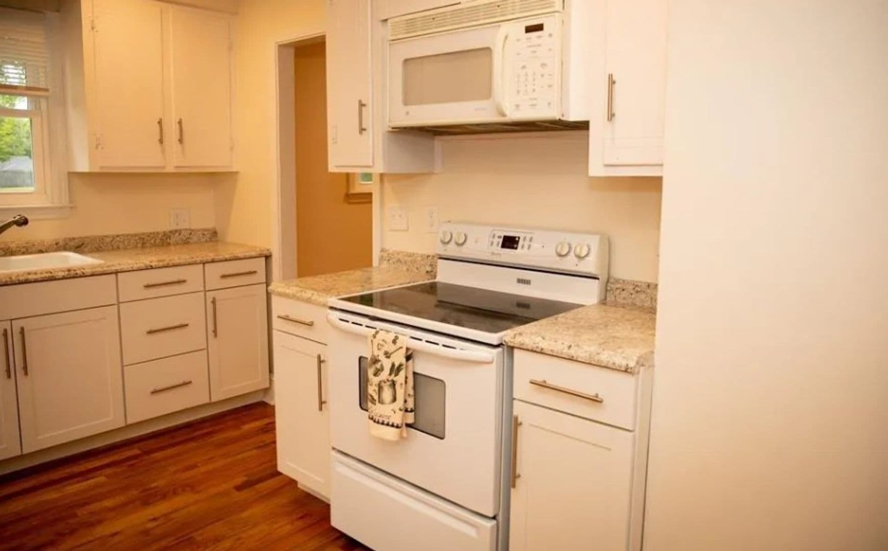 Columbia House: 1420 S Kilbourne Rd
