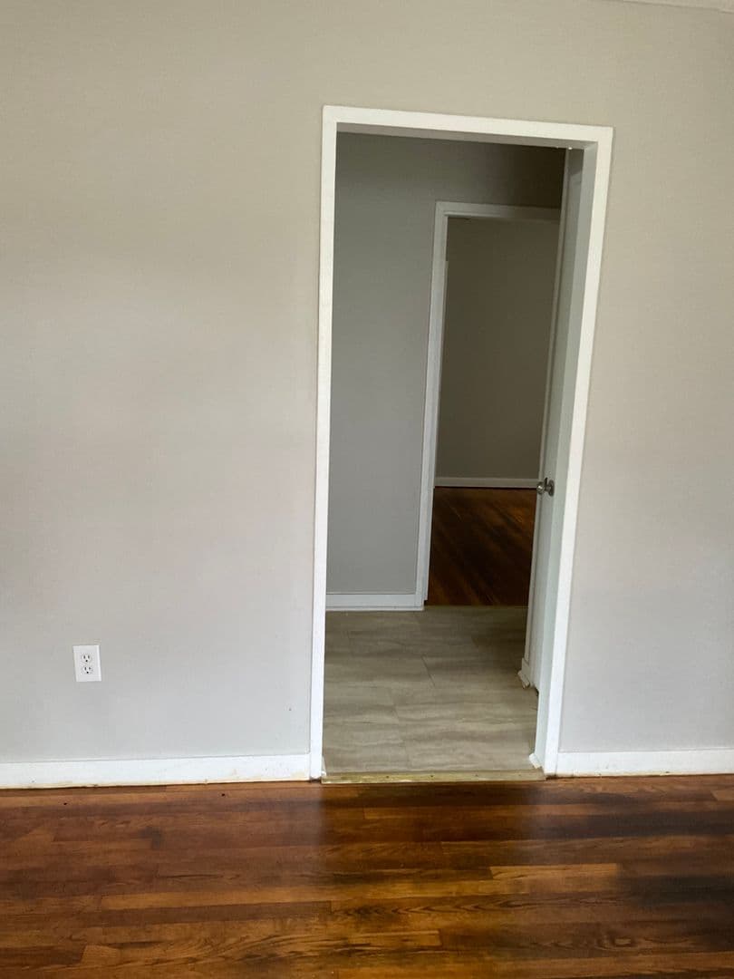 Augusta Apartment: 2547 & 2545 Dover Street