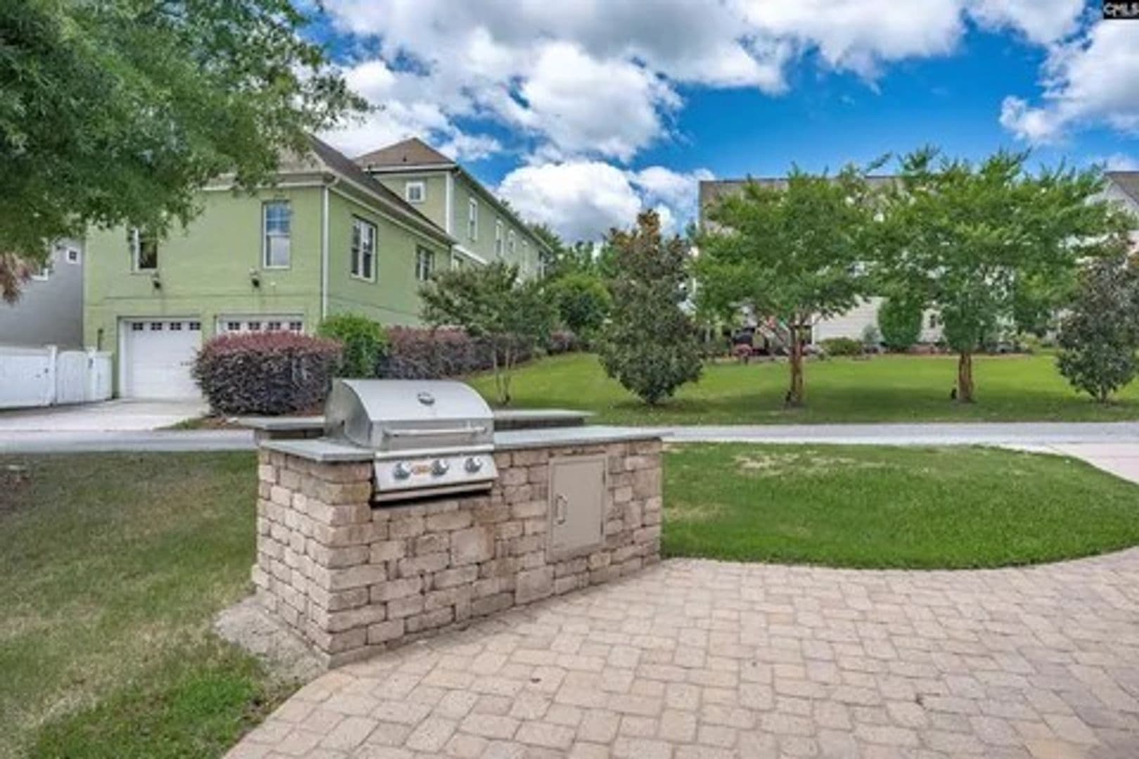 Elgin House: 234 Thacher Loop