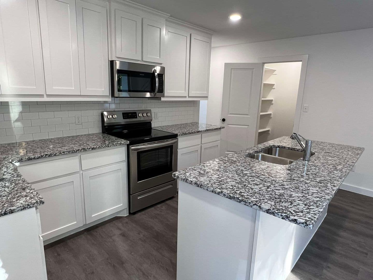 Denison Apartment: 2522-2524 South Fannin Avenue
