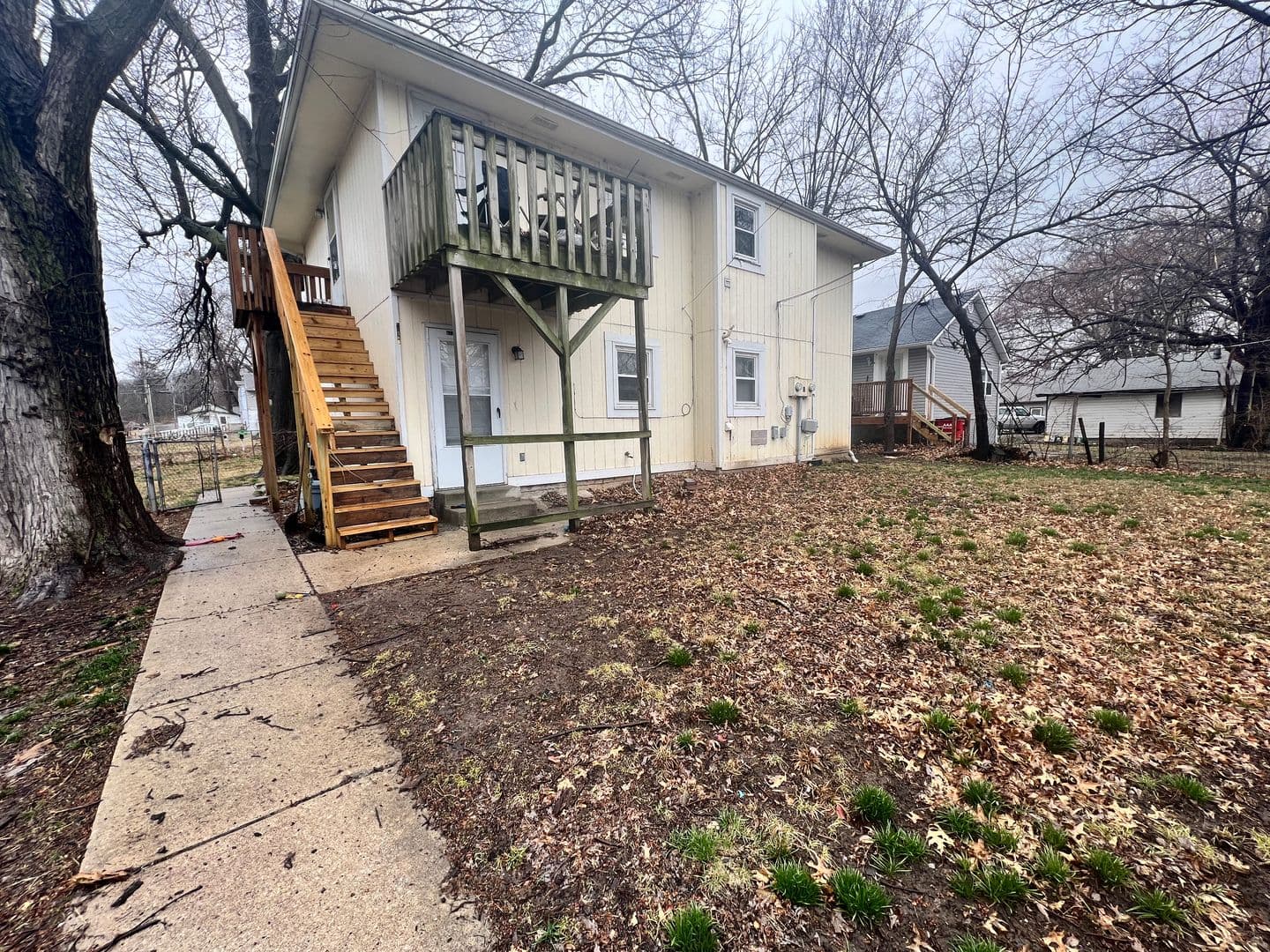 Independence Apartment: 8738 East Thompson Avenue