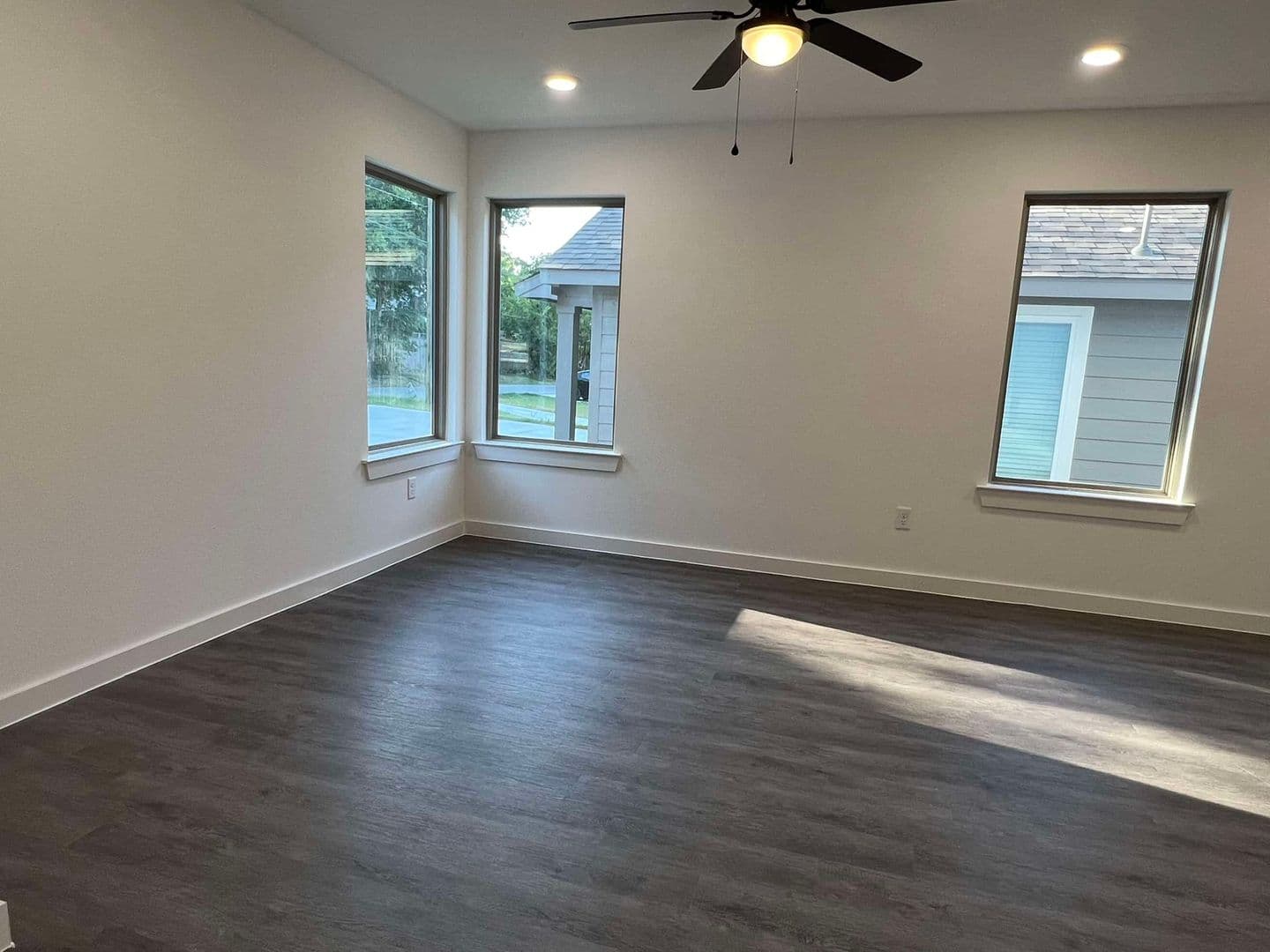 Denison Apartment: 2522-2524 South Fannin Avenue