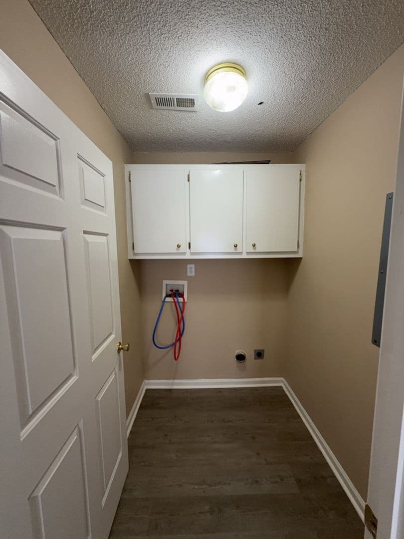Columbia House: 515 Providence Crossing Dr