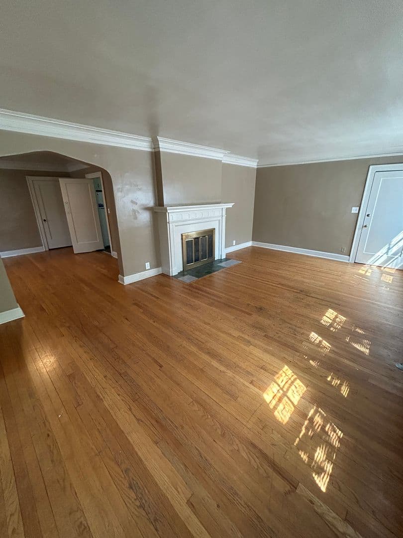 Kansas City Apartment: 5446 Charlotte St.