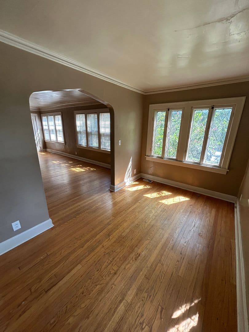 Kansas City Apartment: 5446 Charlotte St.
