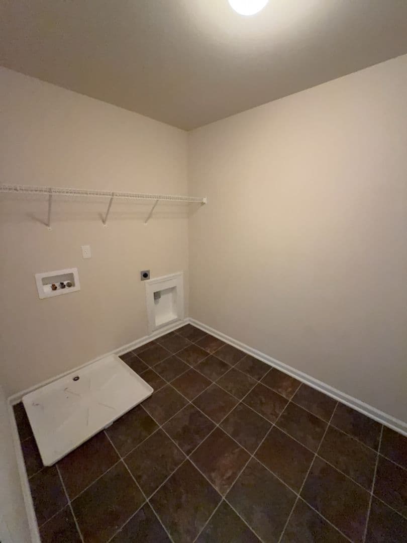 Lexington House: 204 Ashmore Ln
