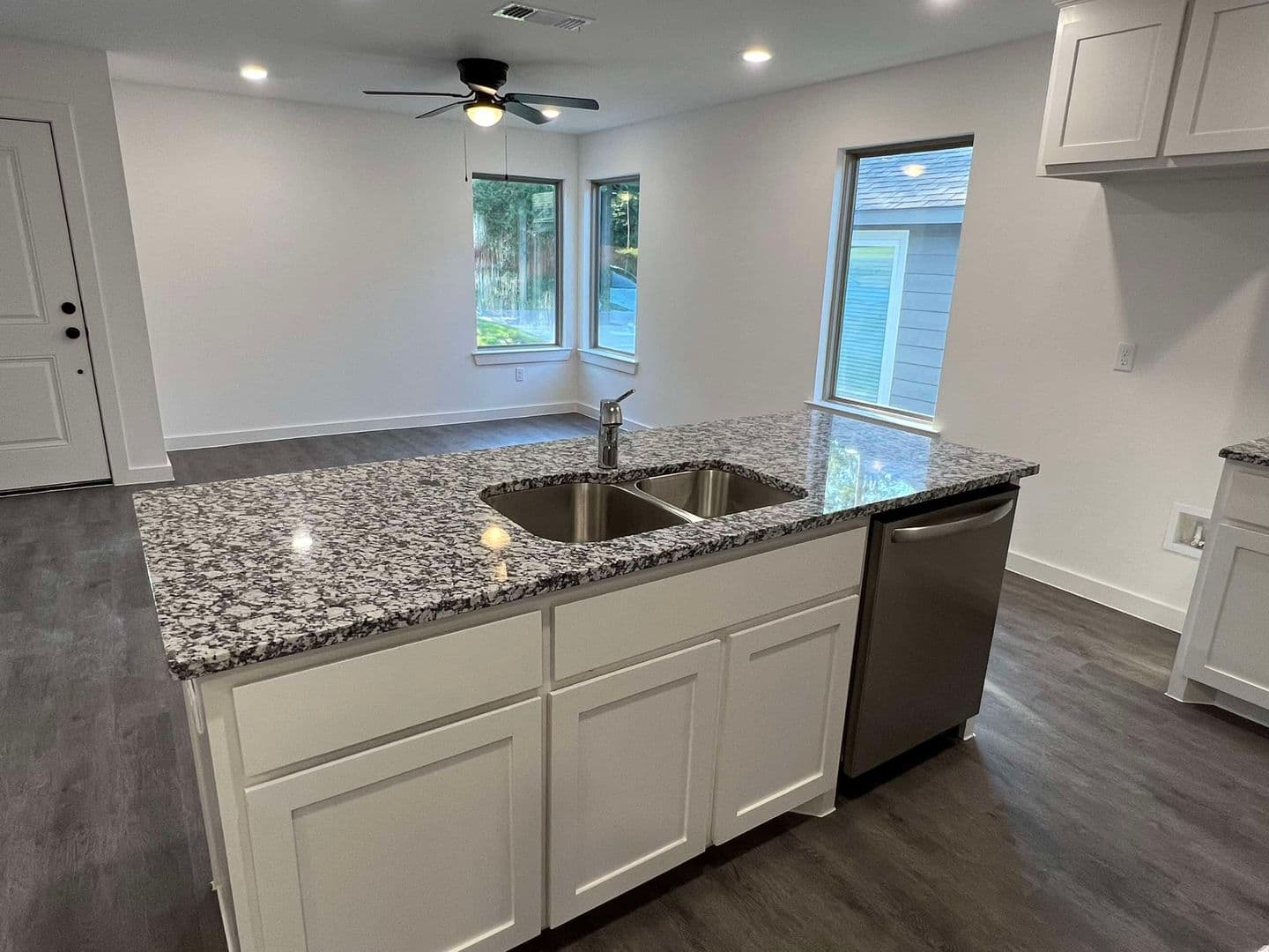 Denison Apartment: 2522-2524 South Fannin Avenue