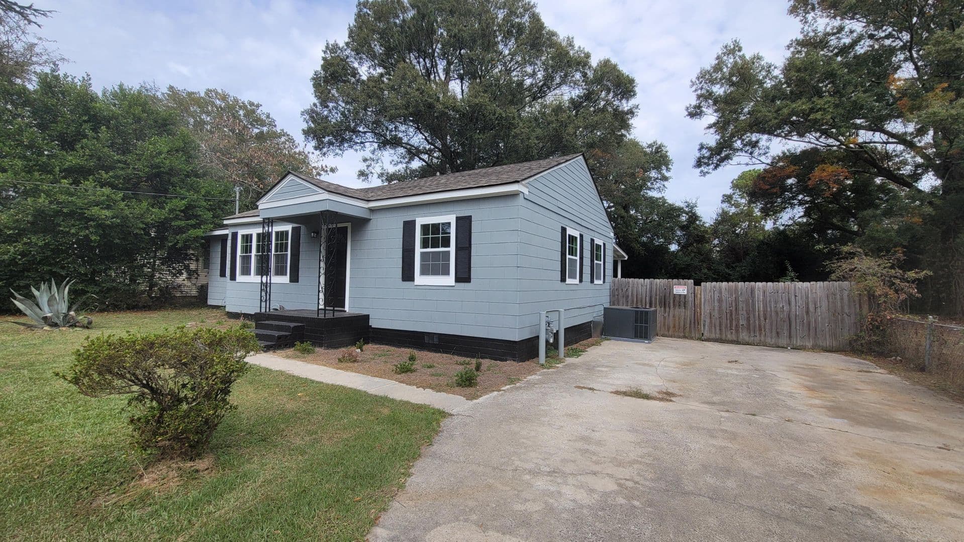 Augusta House: 2019 Virginia Avenue