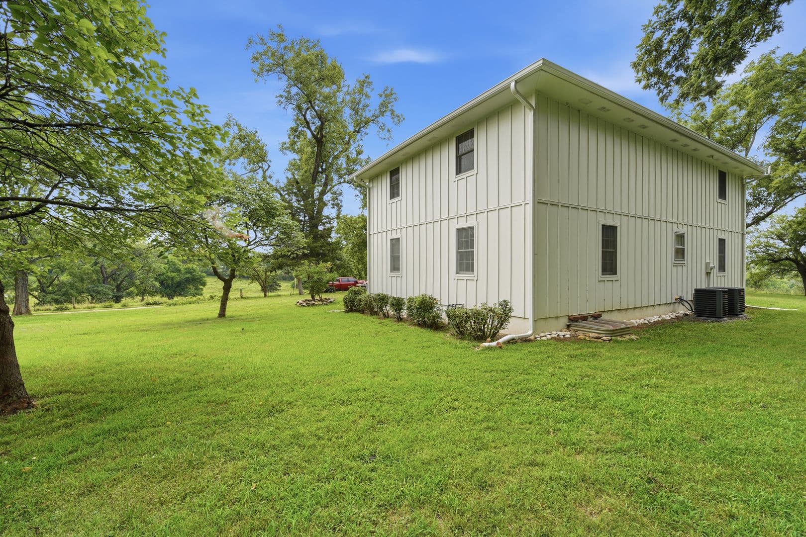 Kansas City House: 10200 Grandview Rd
