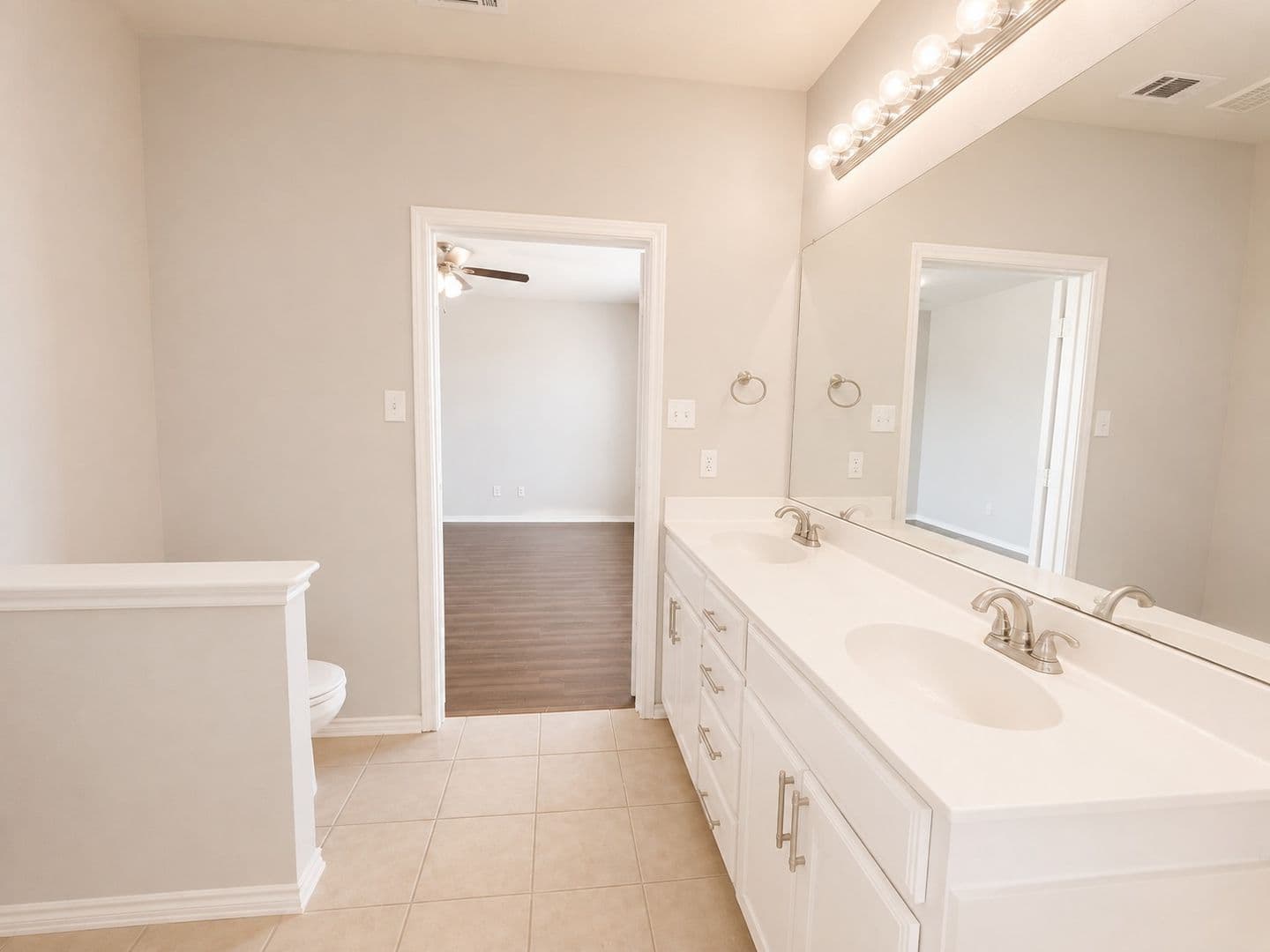 Fort Worth House: 10973 Hawks Landing Road