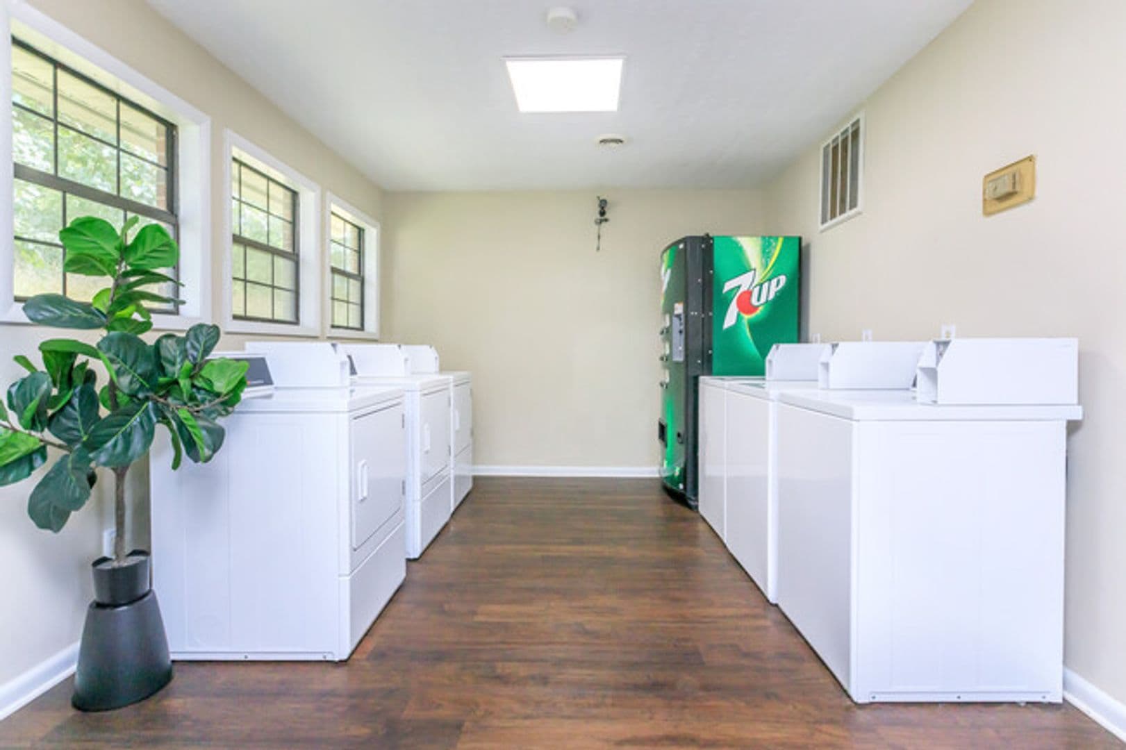 Woodbury Apartment: 103 S Ridge Dr