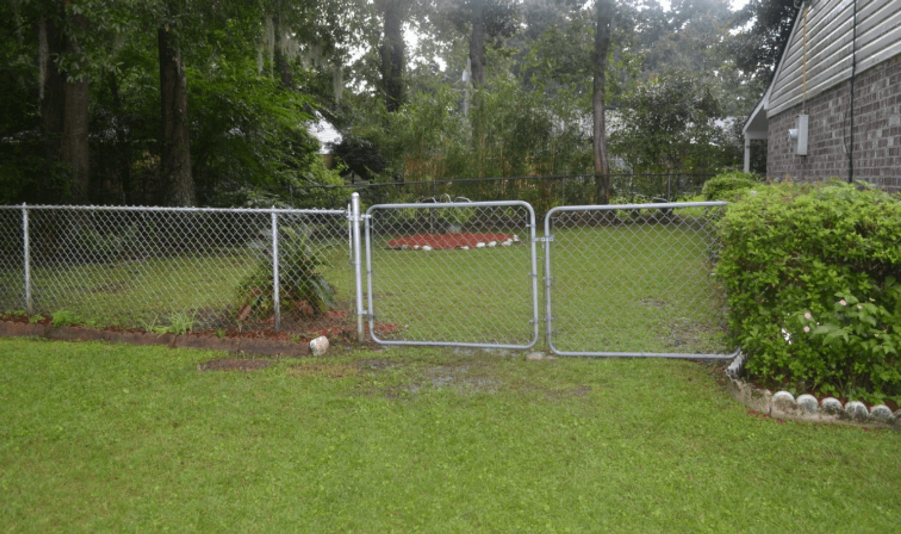 Charleston House: 1992 Beechnut St