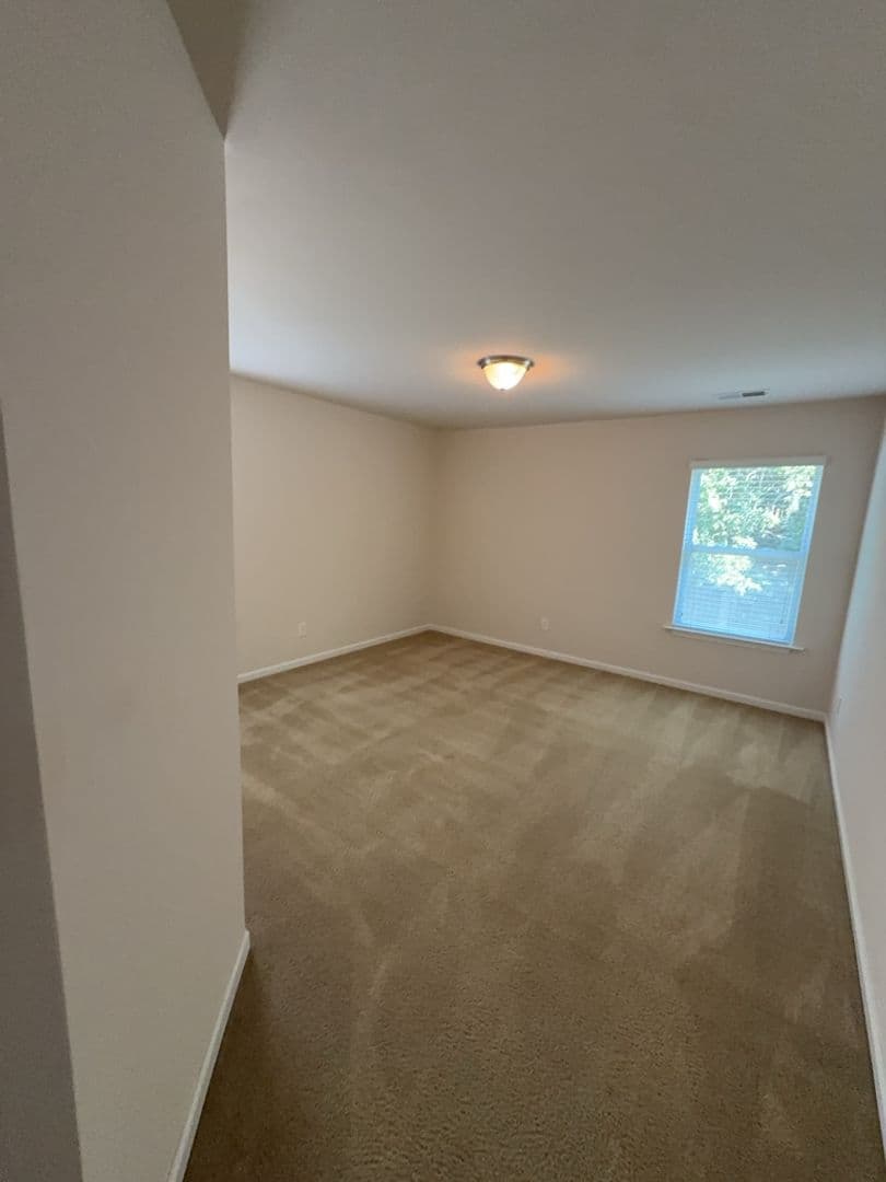 Lexington House: 204 Ashmore Ln