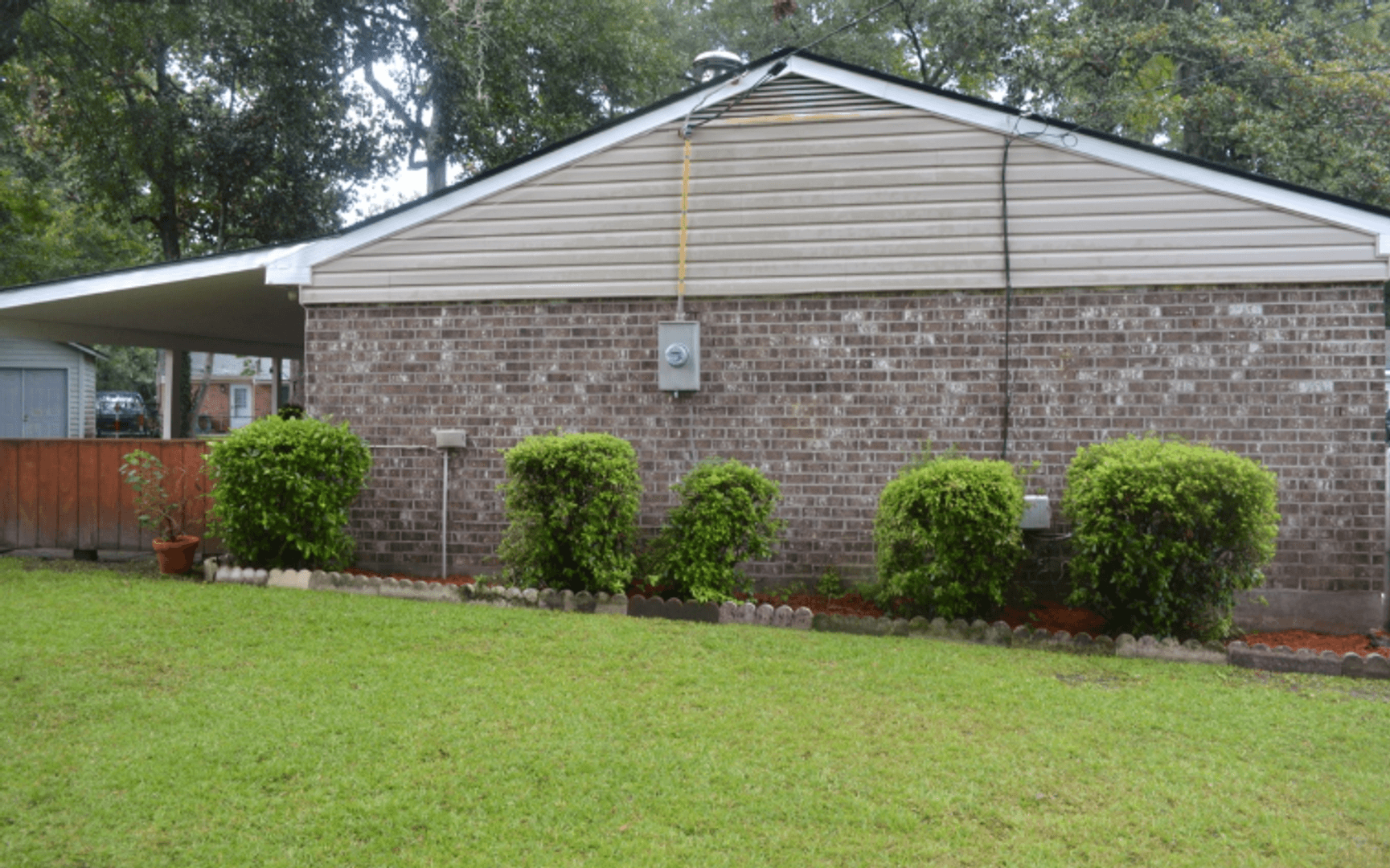 Charleston House: 1992 Beechnut St