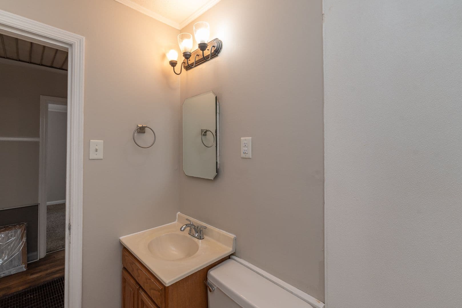 Augusta House: 2269 Pund Avenue