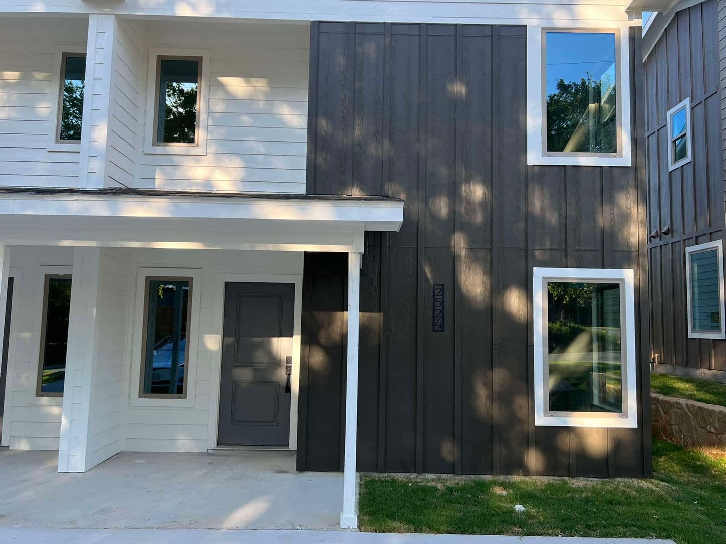 Denison Apartment: 2522-2524 South Fannin Avenue