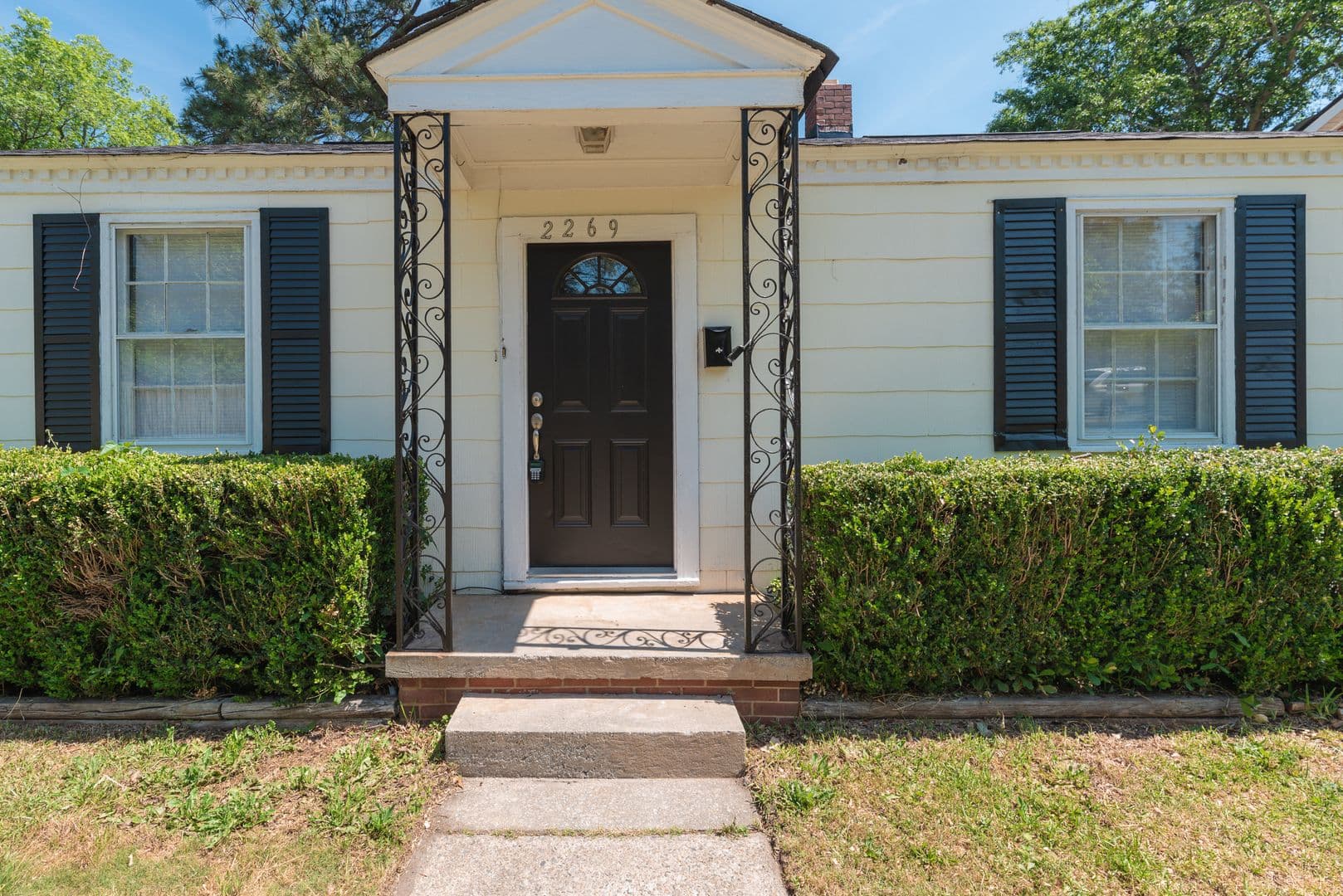 Augusta House: 2269 Pund Avenue