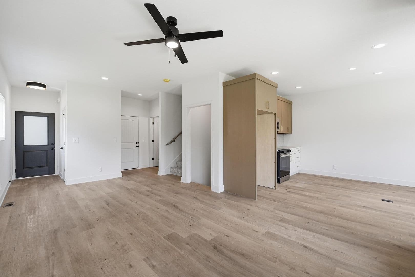 Lee's Summit House: 218 NW Orchard Ln