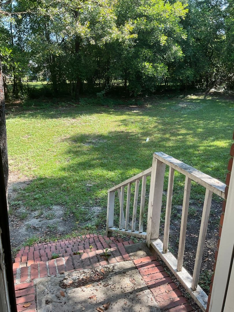 Augusta House: 2547 Miles St