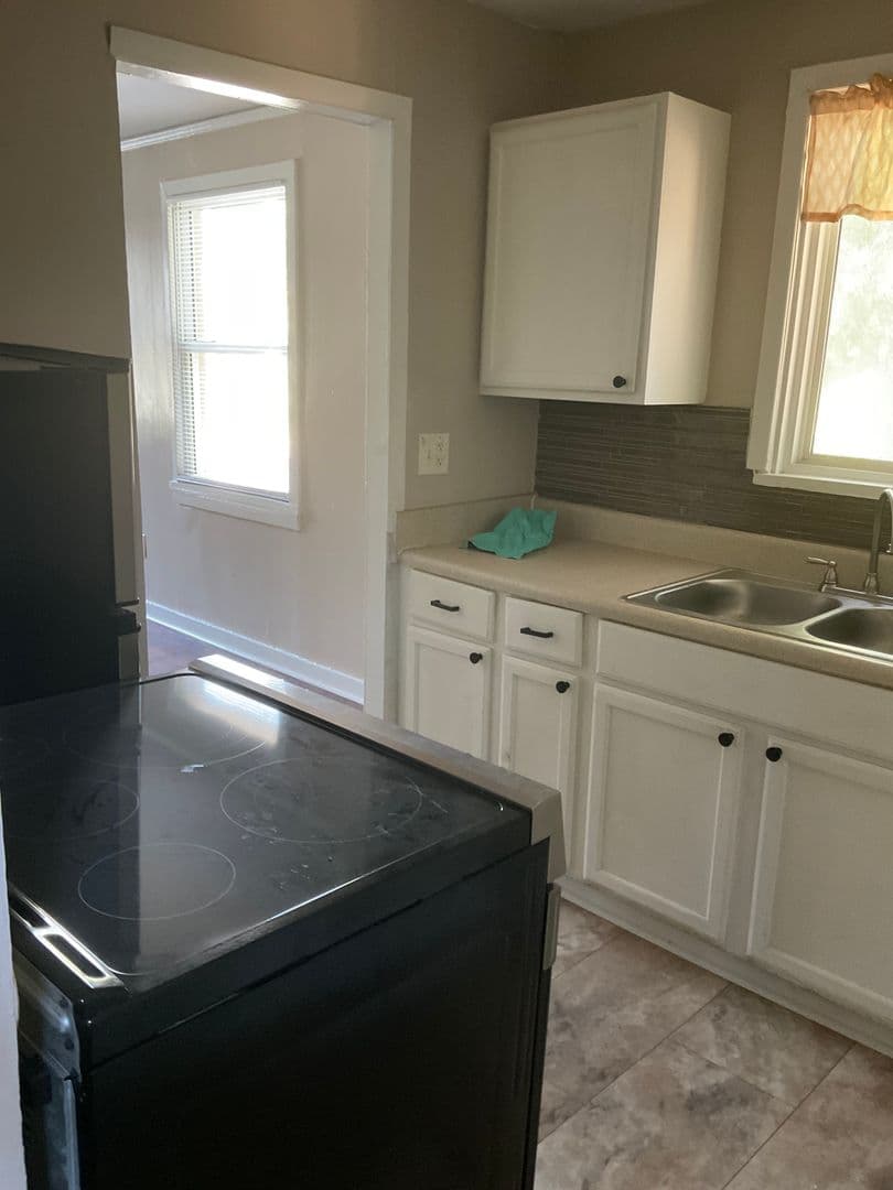 Augusta House: 2547 Miles St