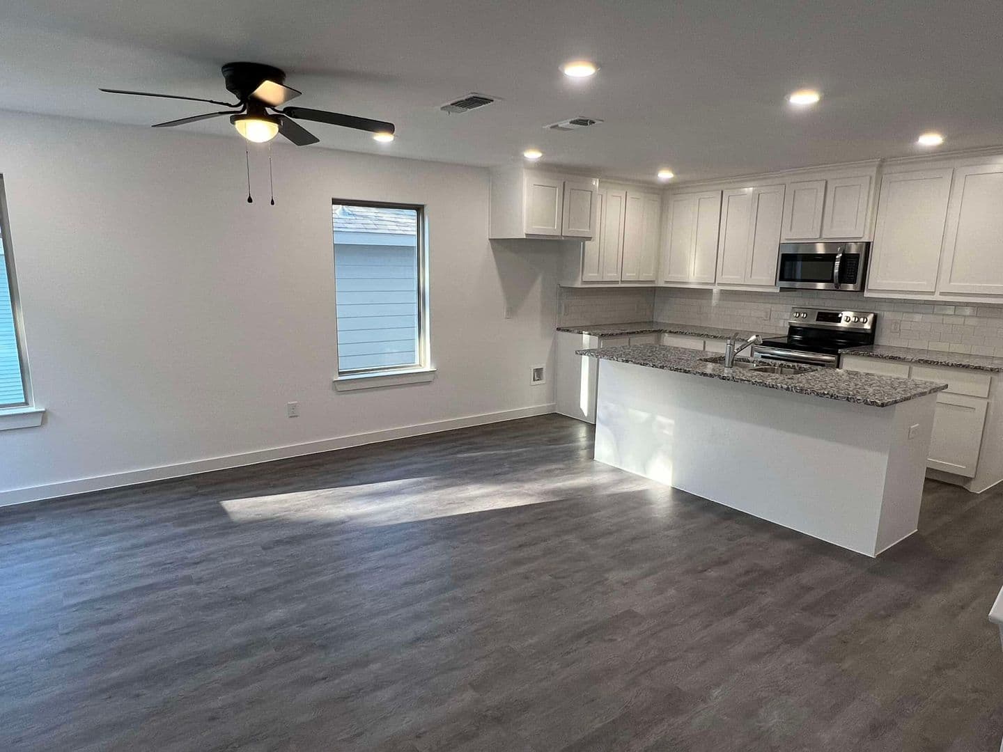 Denison Apartment: 2522-2524 South Fannin Avenue