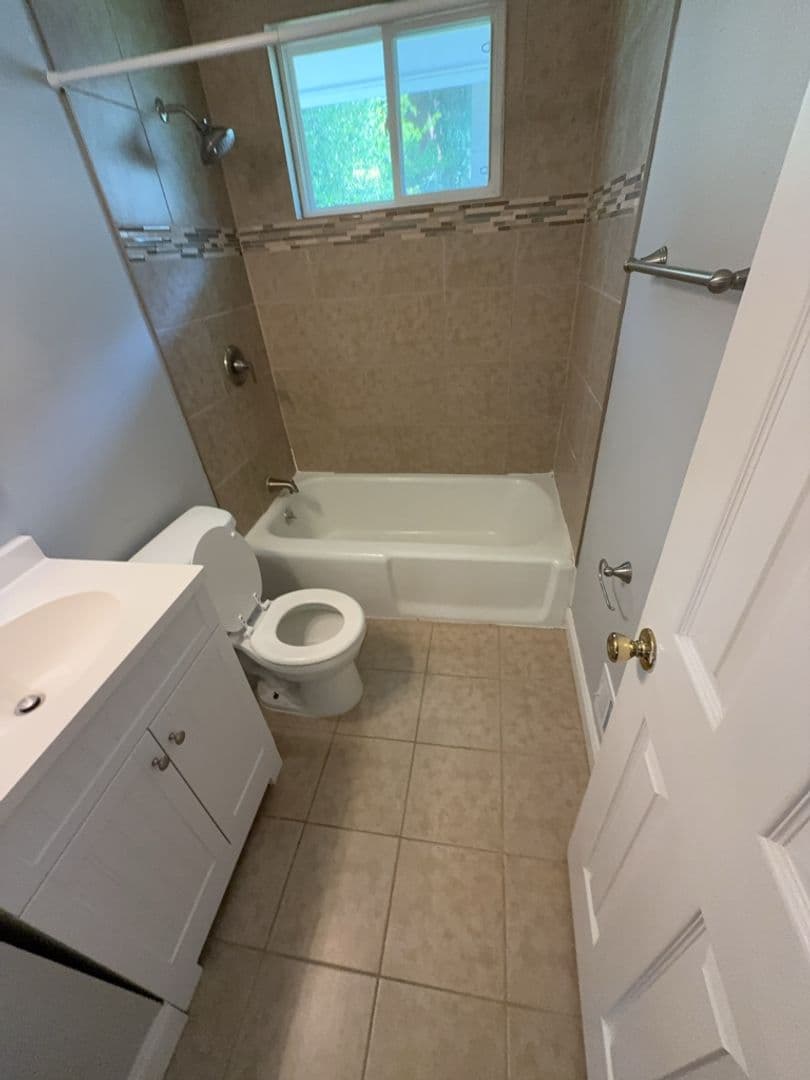 Columbia House: 1032 Lancaster St