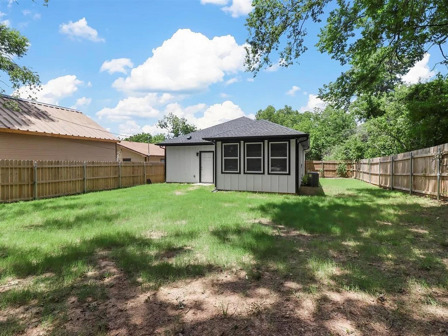 Denison House: 1104 W Elm Street