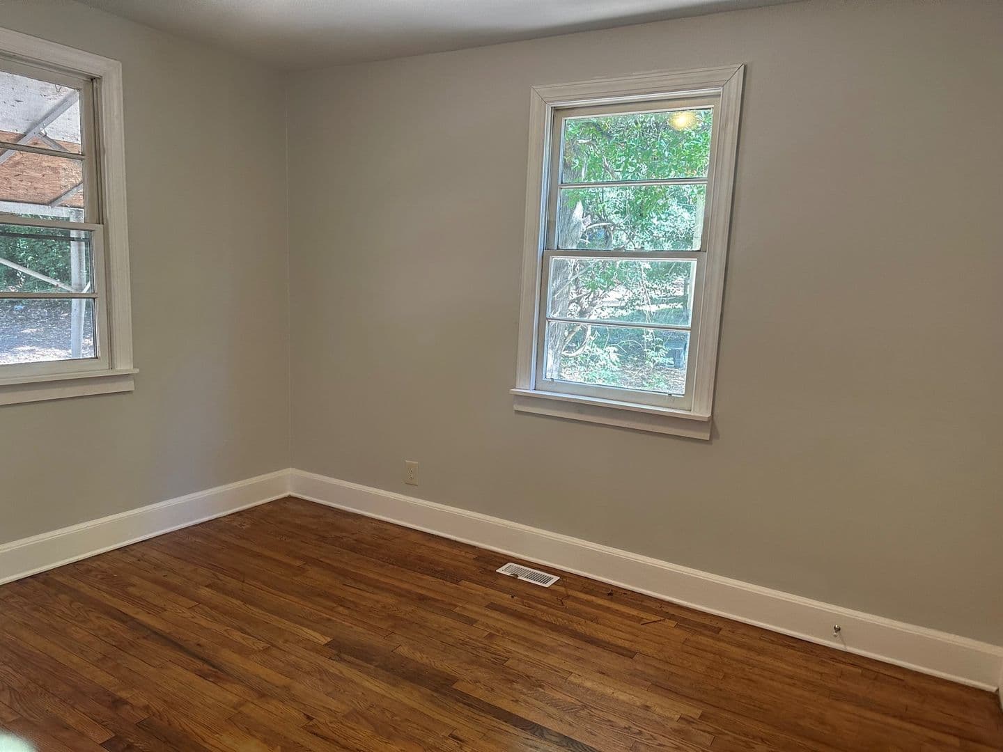 Columbia House: 525 Johnson Avenue