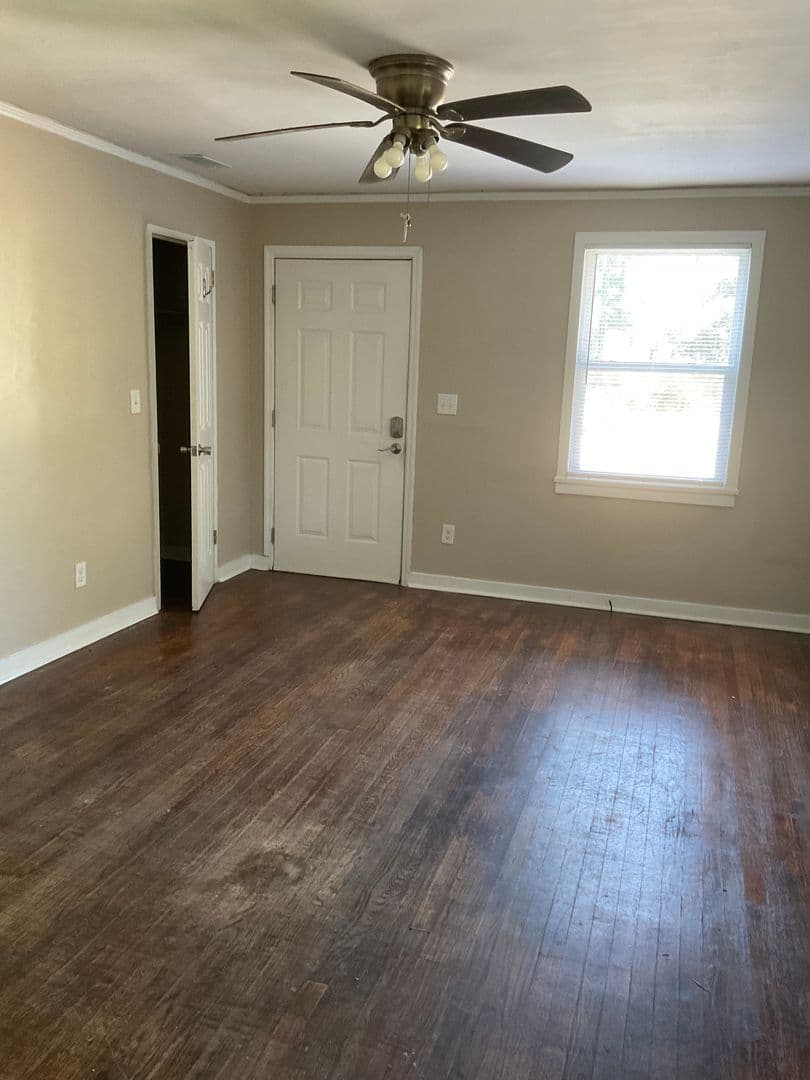 Augusta House: 2547 Miles St