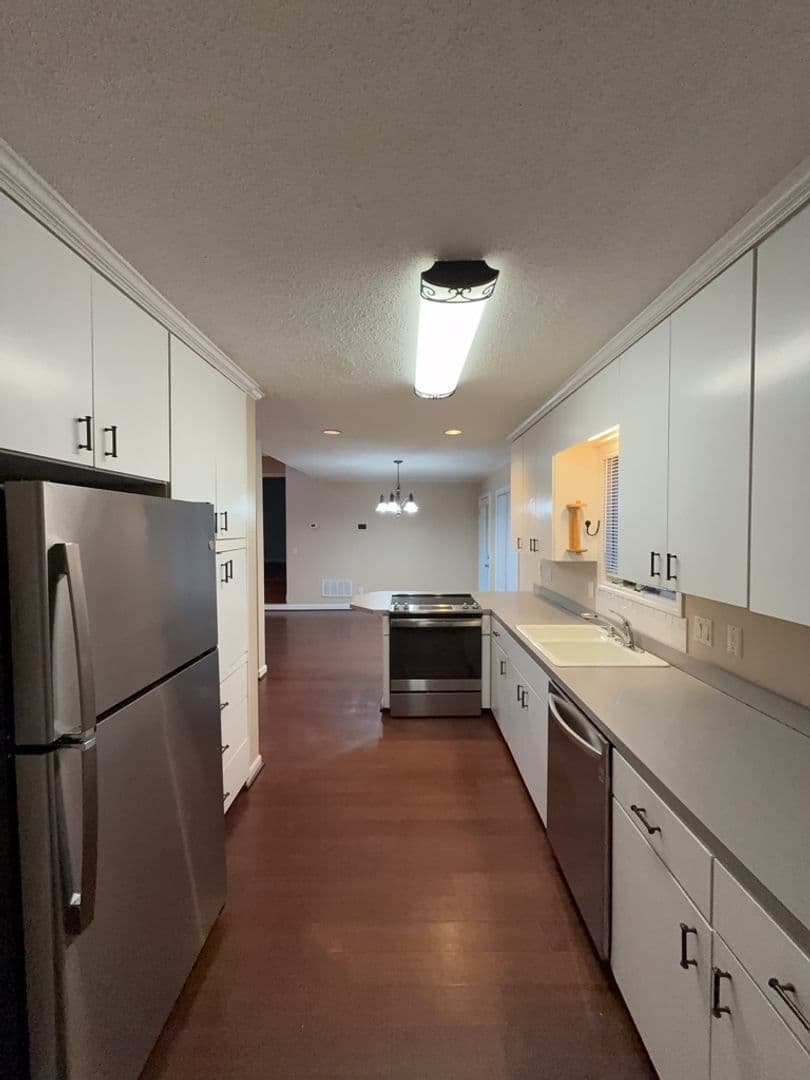 Irmo House: 108 Riverwalk Ct