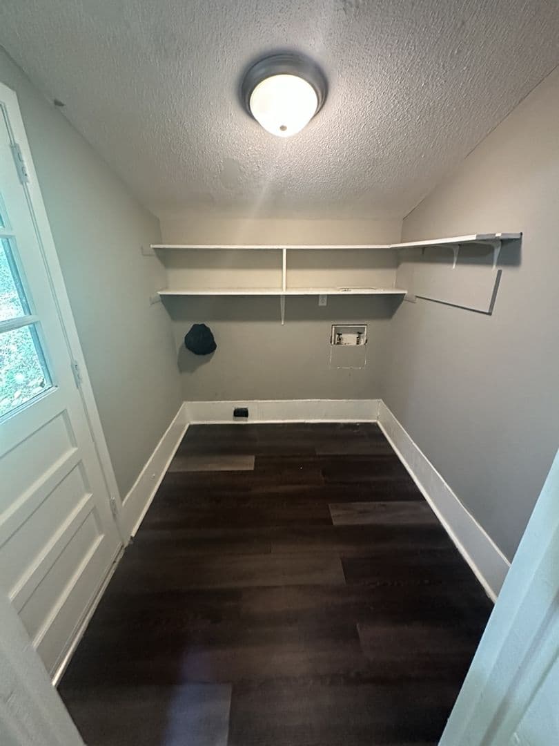 Hisxon House: 809 Forest Dale Lane