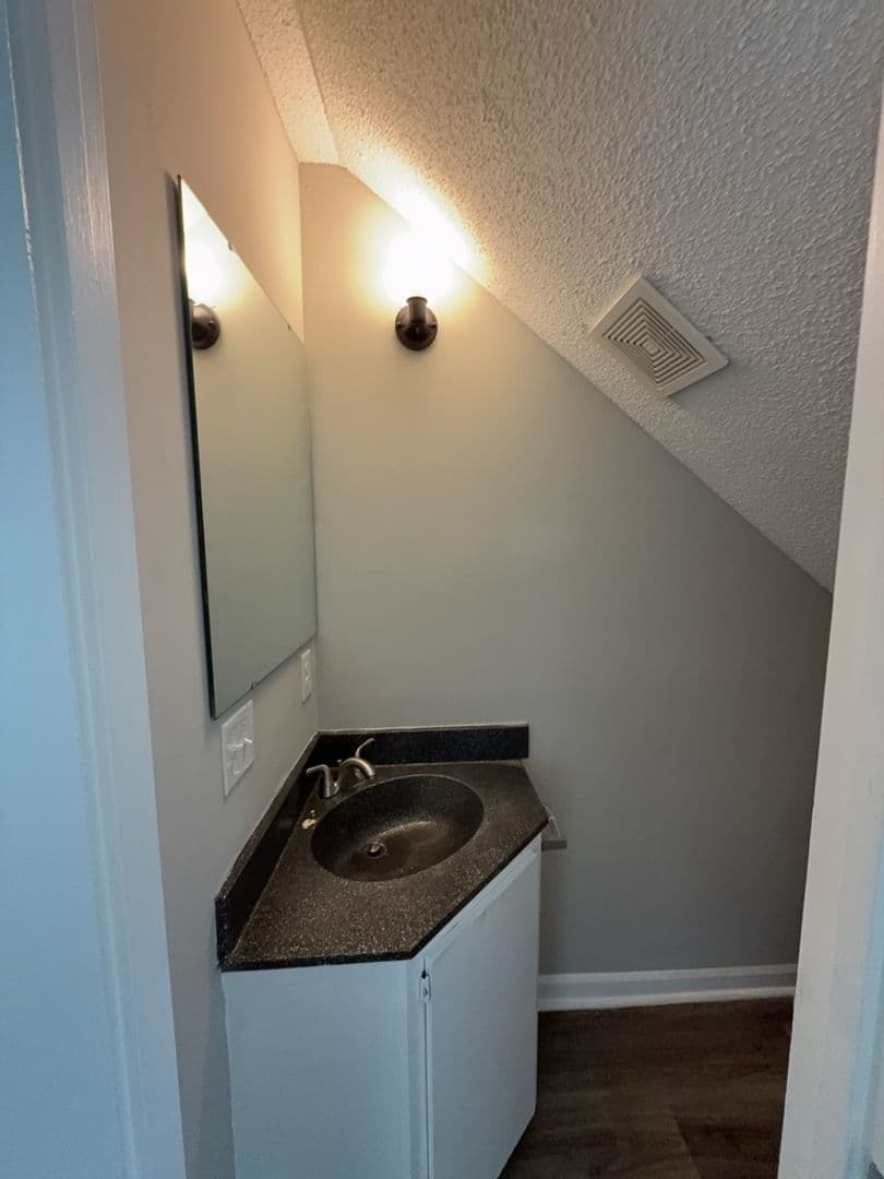 Cayce Townhome: Londonderry Sq