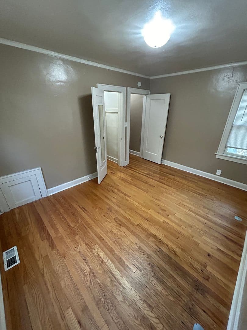 Kansas City Apartment: 5446 Charlotte St.