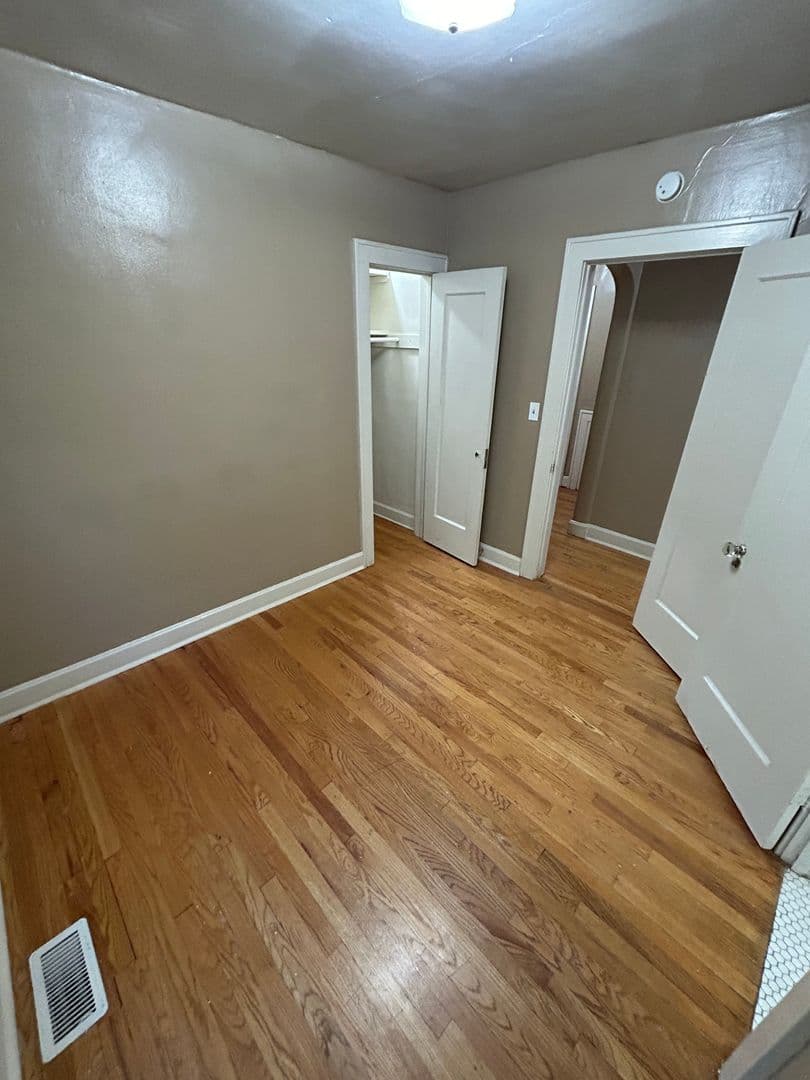 Kansas City Apartment: 5446 Charlotte St.