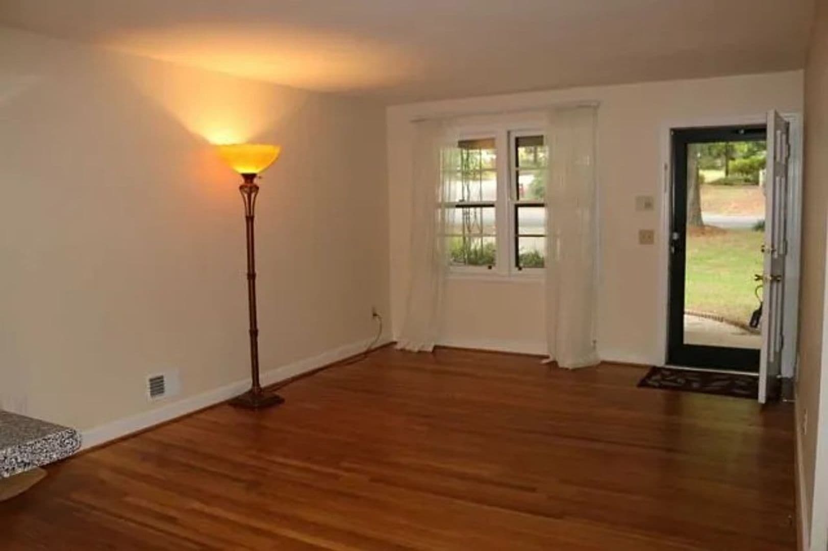 Columbia House: 949 Howard St