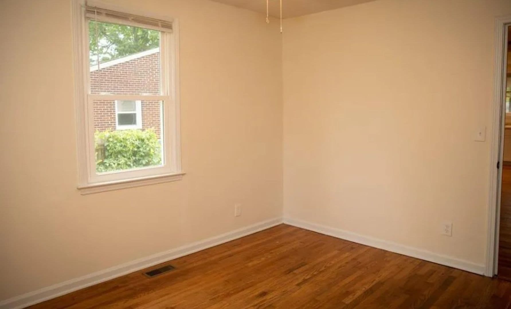 Columbia House: 1420 S Kilbourne Rd