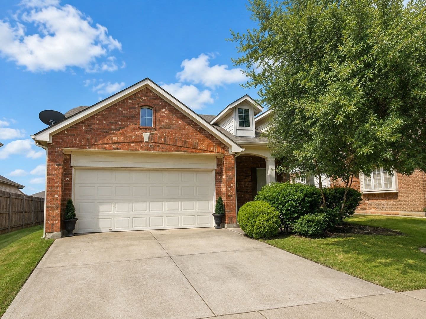 Fort Worth House: 10973 Hawks Landing Road